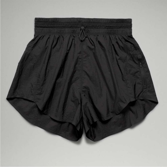 NWT Lululemon Step Out High Rise Short 3" in Black - Picture 2 of 7